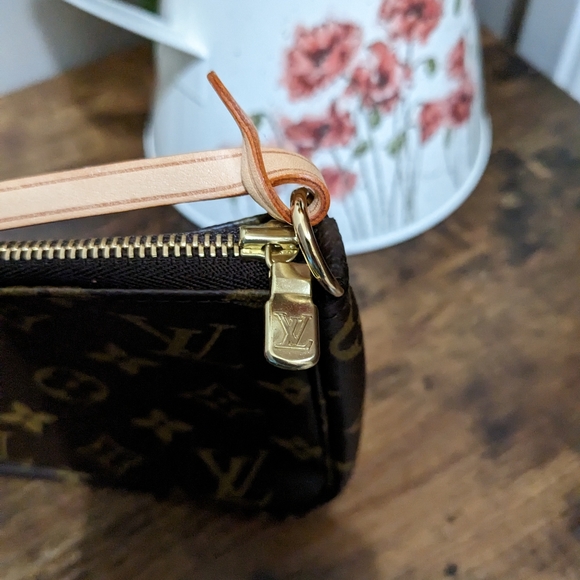 Louis Vuitton Pochette - Picture 3 of 13